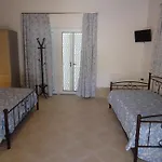 Mikro Nisi Studios & Apartments