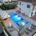 Loula'S Villa