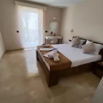 Yanna Studios & Apartments