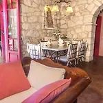 Villa Adnos
