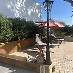 Sweet Cottage Retreat - 100M From The Beach, By Zantewize