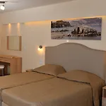 Planos Beach Aparthotel