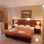 Planos Beach Aparthotel