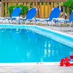 Splash II Studios & Pool Access