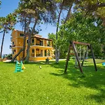 Zarkadis Beach Apartments