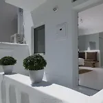 Arktos White Apartments