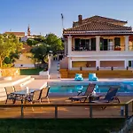 Villa Castelletto Heated Pool Jacuzzi