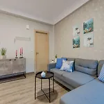 Stylish & Bright Apartment In The City Centre