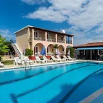 Julia Studios And Apartments