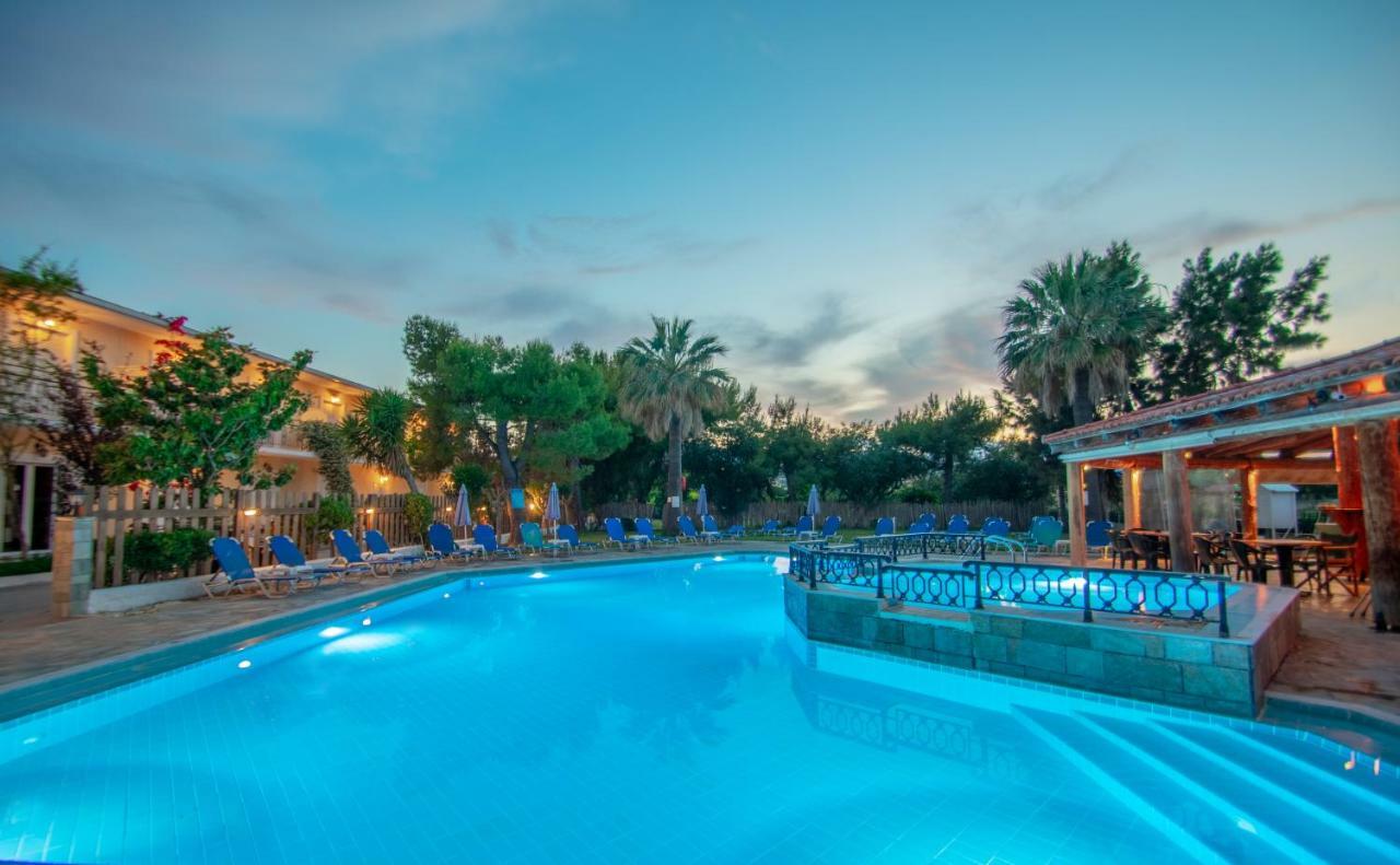 Splash Pool Bar 3*