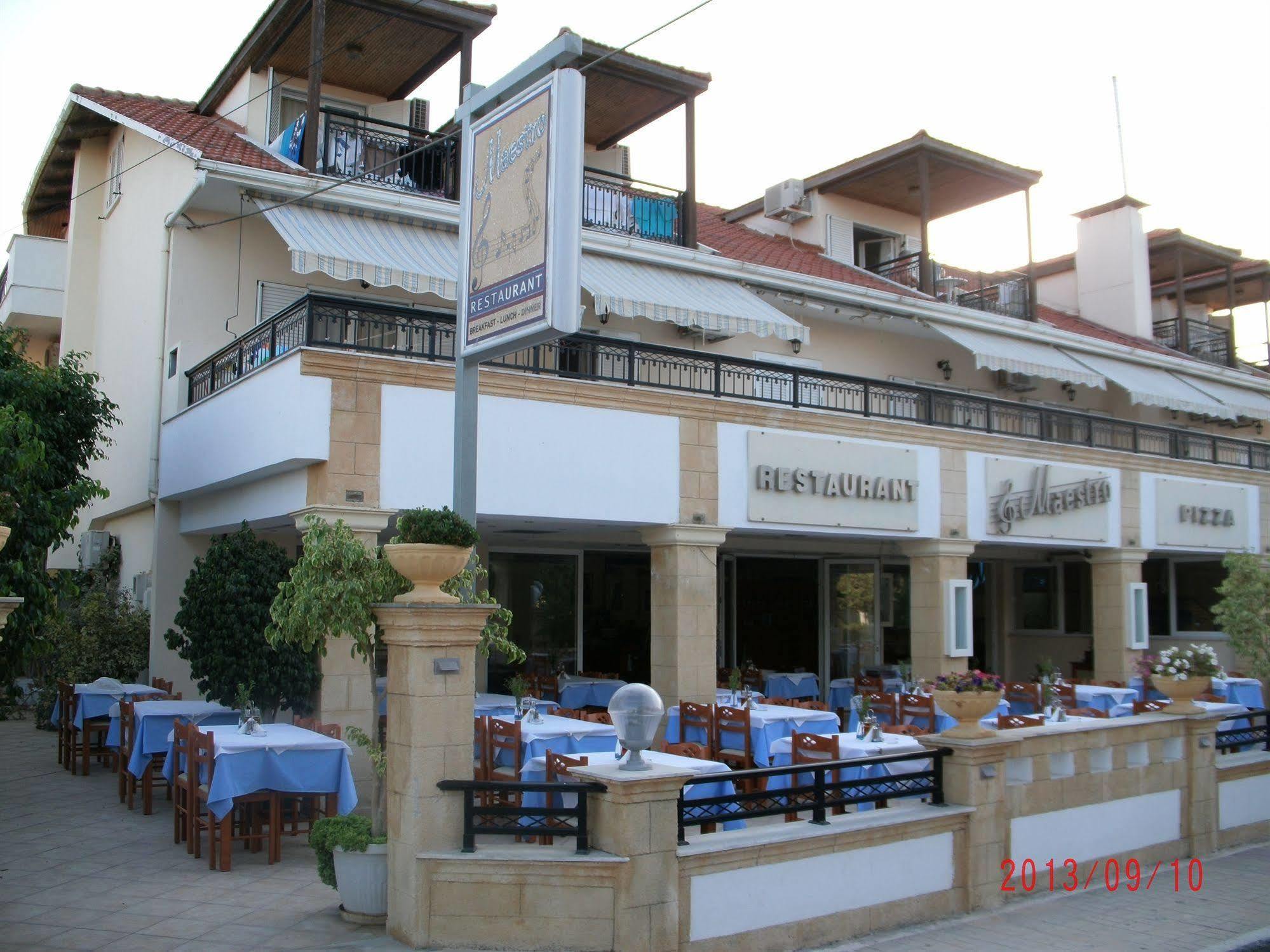 Montes & Hotel