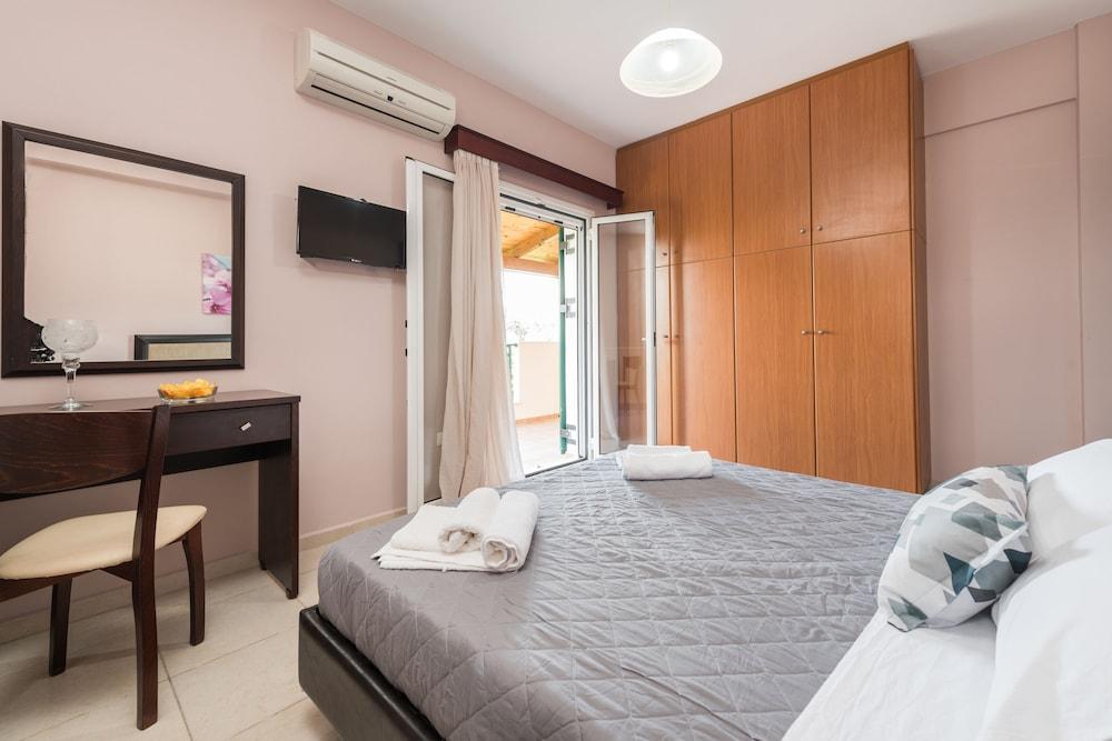 Giannoulis Village Hotel