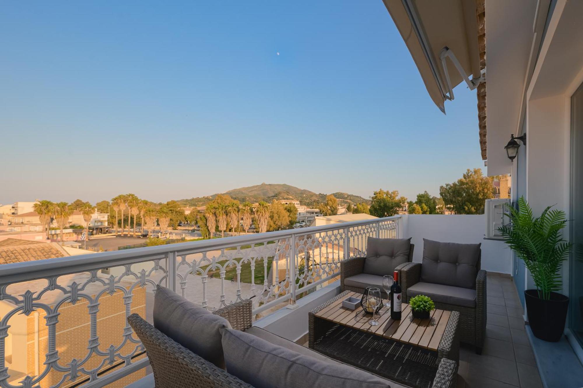 Meltemi Apts Charming Penthouse Apartment *