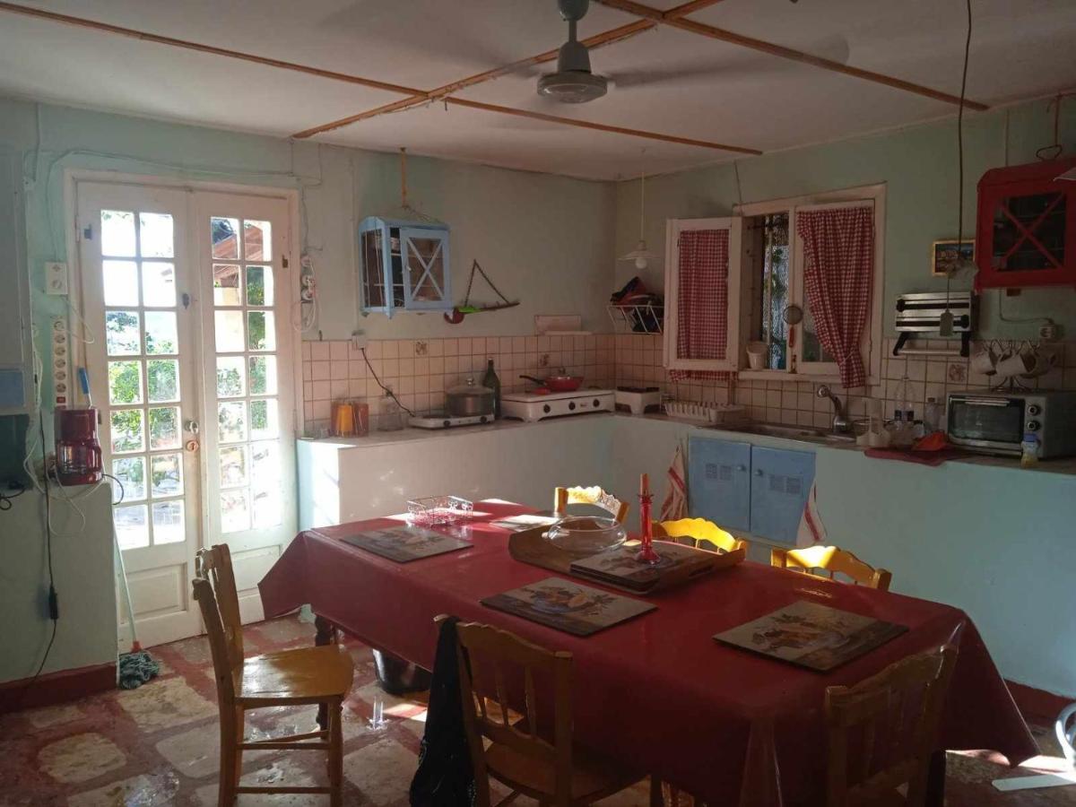 Vakantiehuis Alikis Old 1875 House Varres Bohali