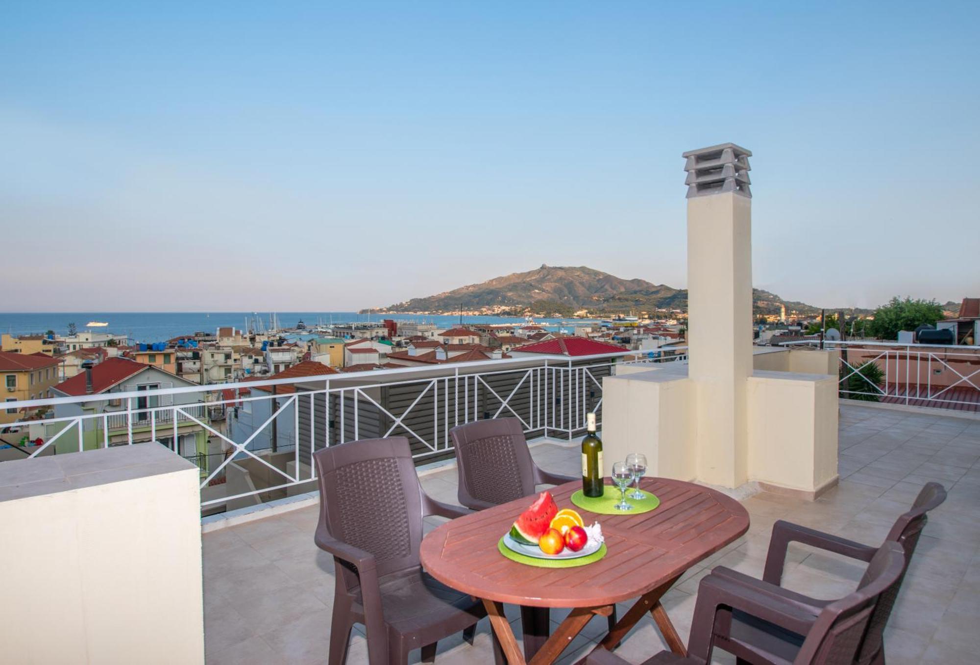 Apartment Coconut Tree House With Port View