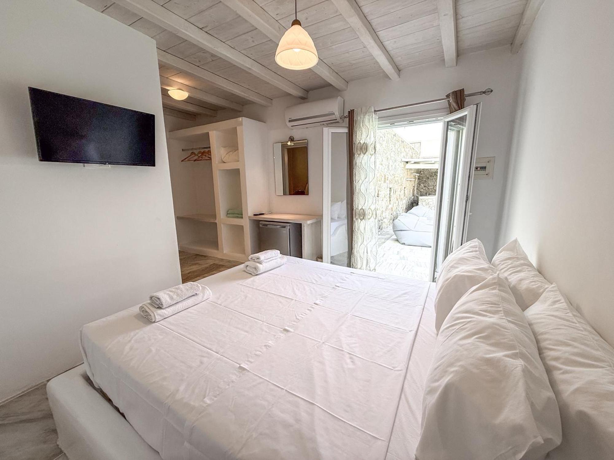 & Elia Mykonos