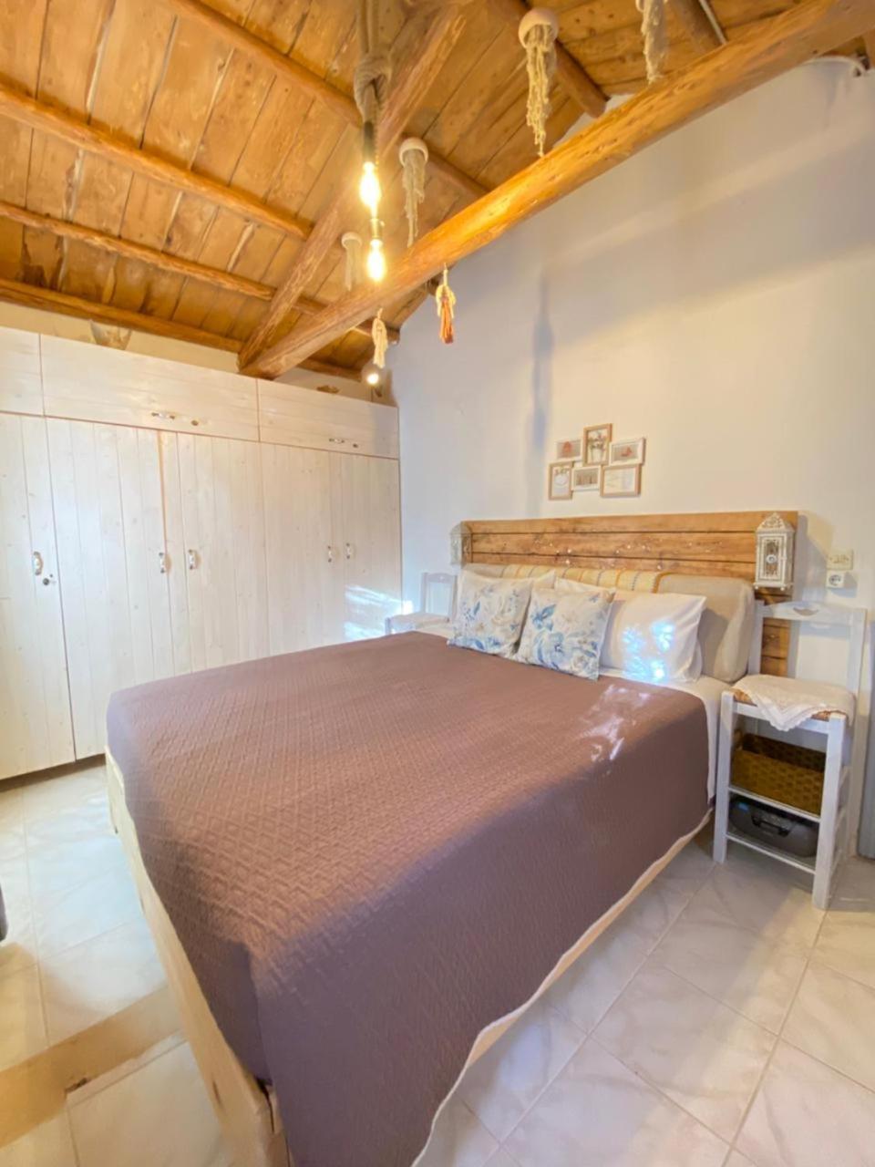Jenoa, Sealight House *